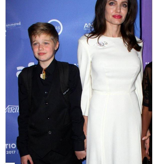 Анджелина Джоли появилась на публике с нелепо одетой дочерью