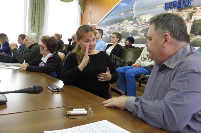 Доступную среду для инвалидов в Новосибирской области заволокитили