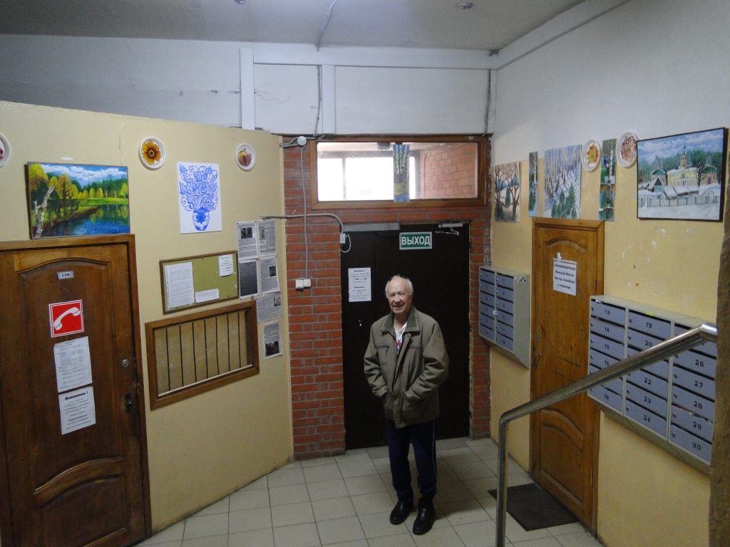 85-летний художник украсил своими картинами две рязанские больницы