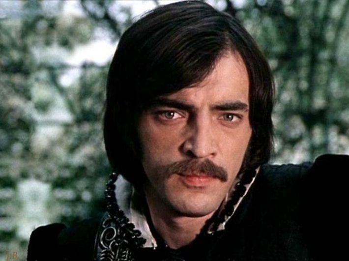 20 самых красивых советских актеров