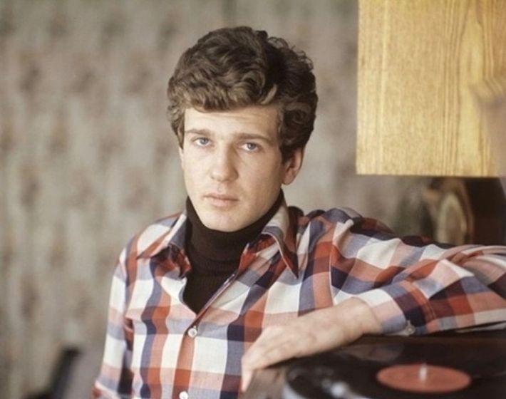 20 самых красивых советских актеров