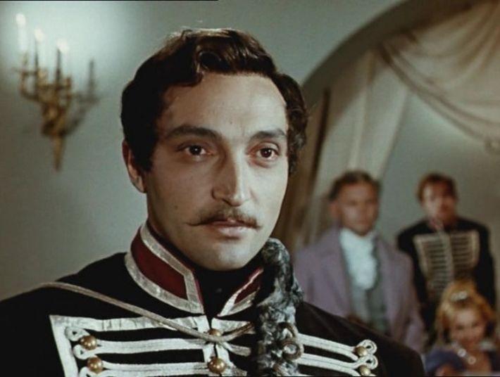 20 самых красивых советских актеров