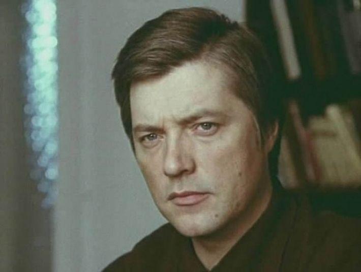 20 самых красивых советских актеров