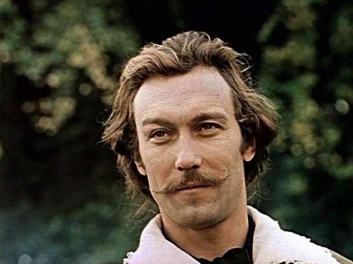 20 самых красивых советских актеров